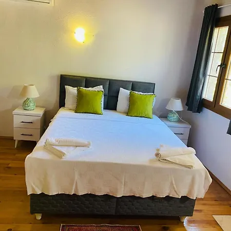 Plum Garden Φετιγιέ