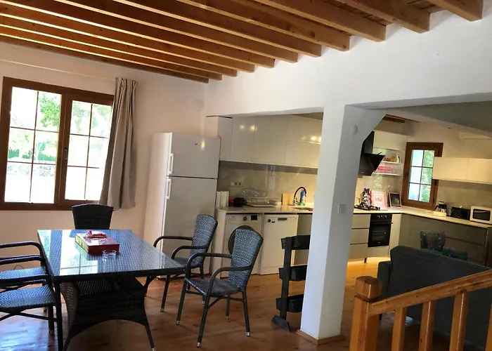 Вилла Plum Garden *