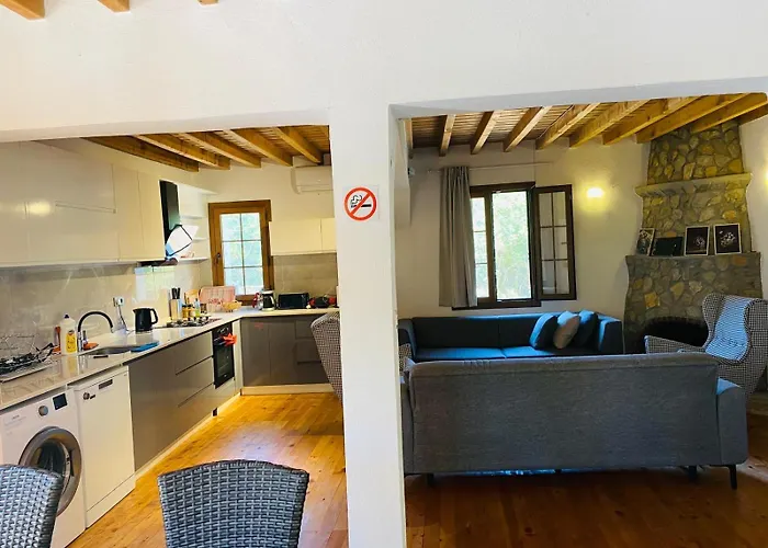 Вилла Plum Garden *